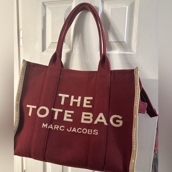 Marc Jacobs Handbags - Marc Jacobs Large Tote Bag